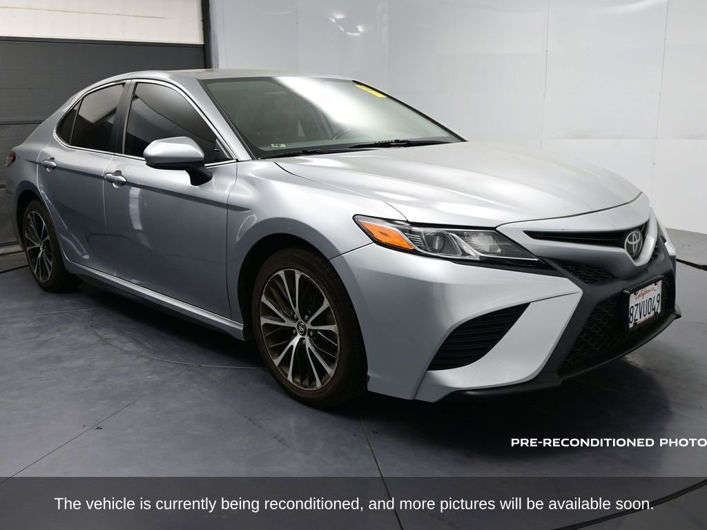 Used 2019 Toyota Camry SE w/ Carpet Mat Package image 2