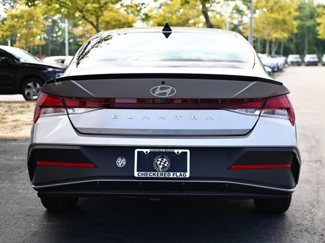 Used 2025 Hyundai Elantra Sport FWD image 8