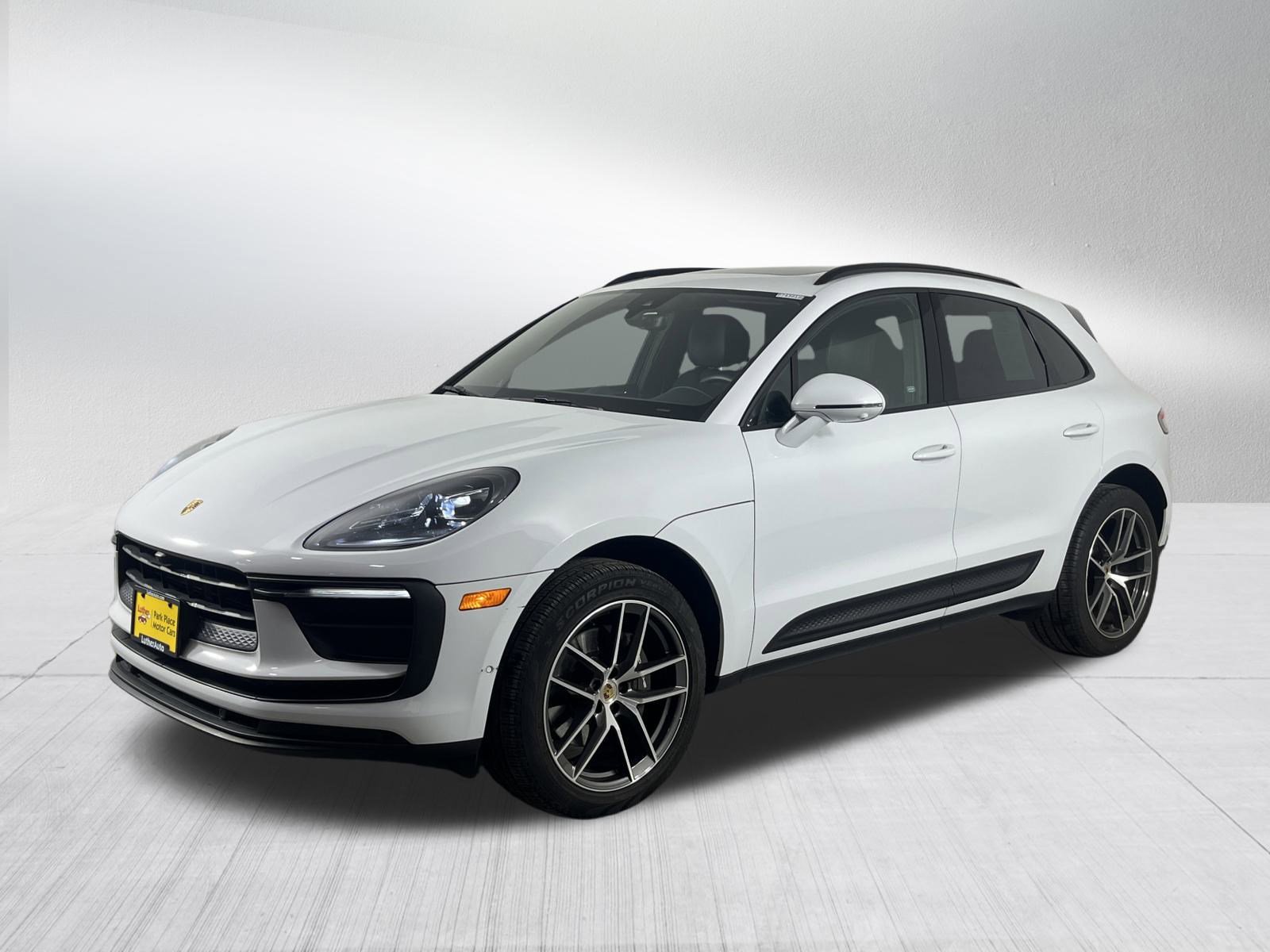 Used 2022 Porsche Macan w/ Premium Package Plus image 3