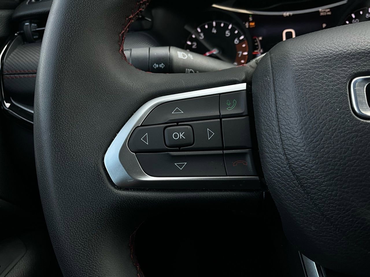 Used 2025 Jeep Compass Trailhawk image 34