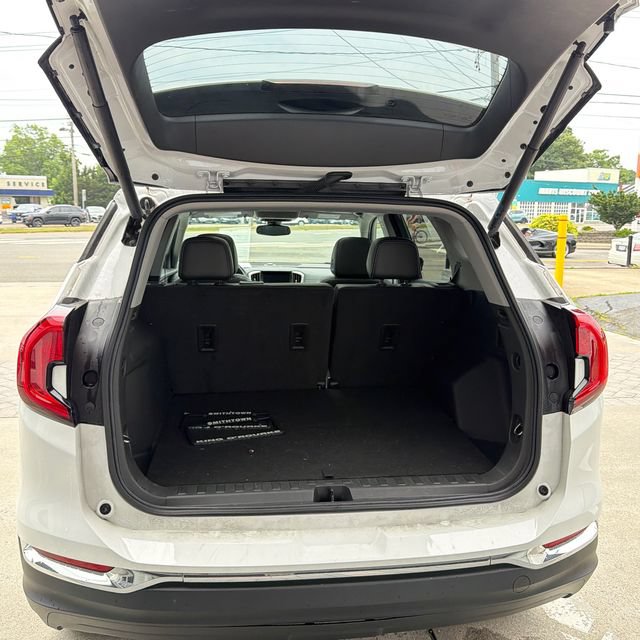 Used 2023 GMC Terrain SLT w/ Infotainment Package II AWD/4WD image 6