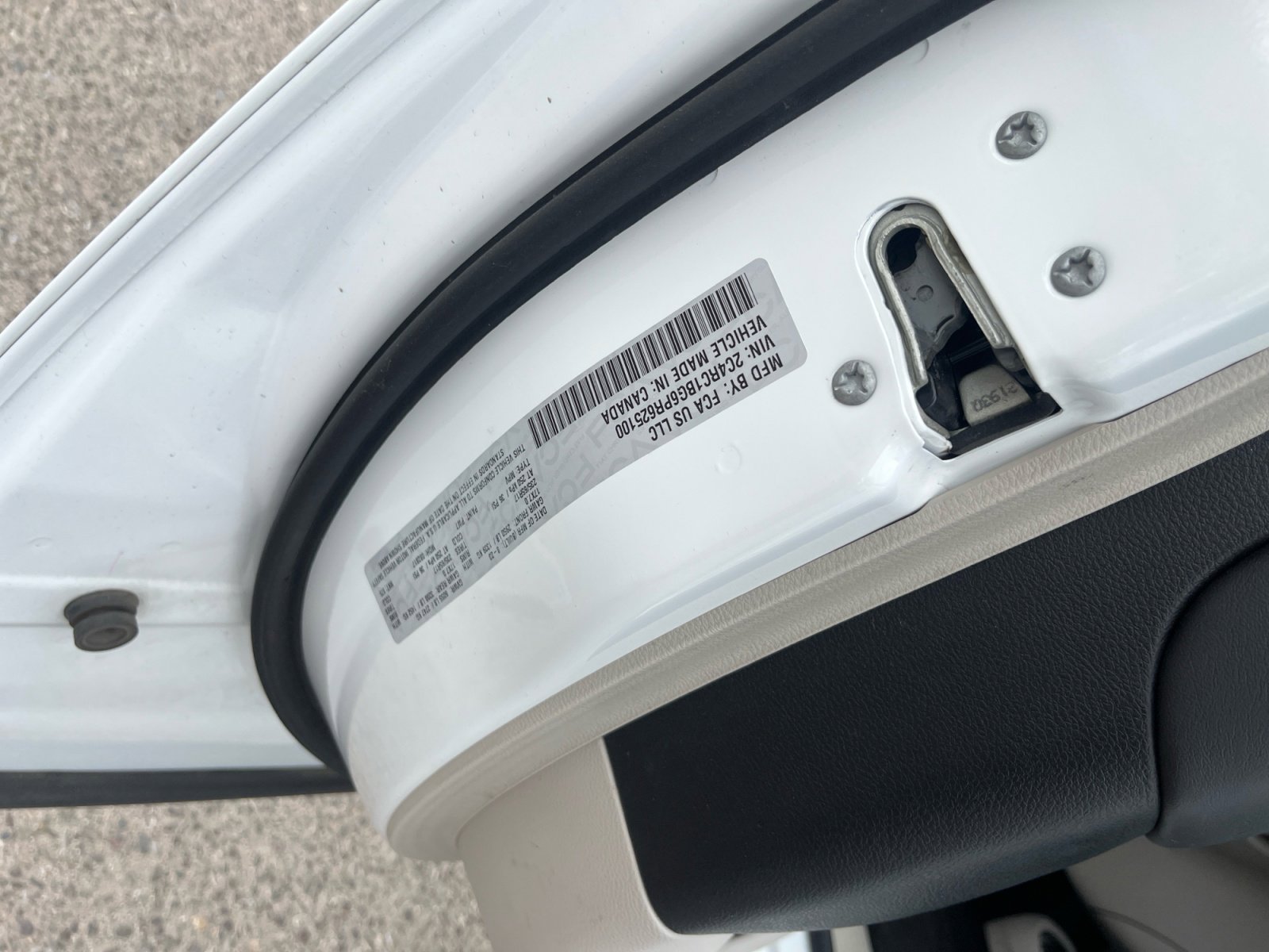 Certified 2023 Chrysler Pacifica Touring-L image 23