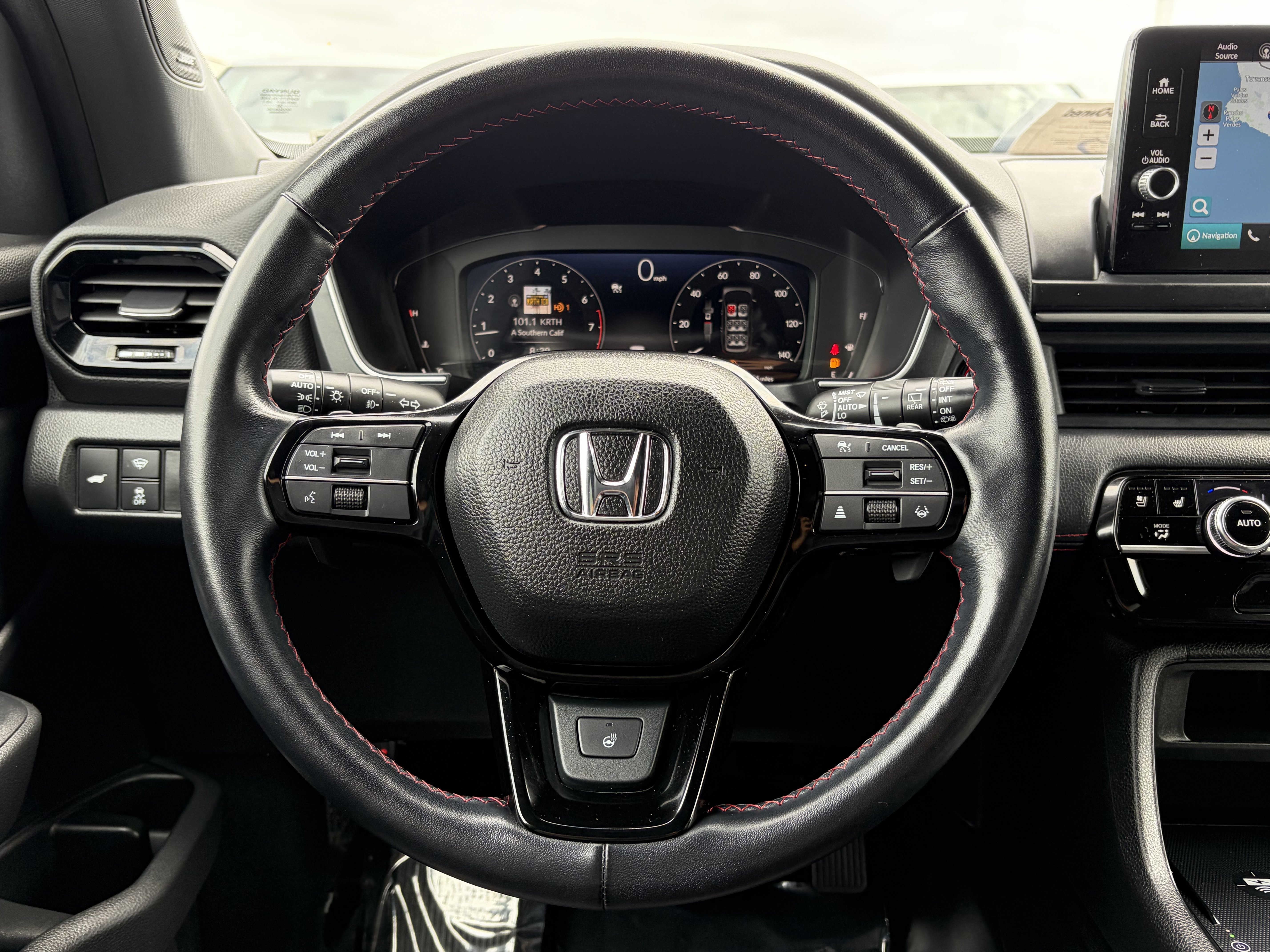 Used 2025 Honda Pilot Black Edition image 17