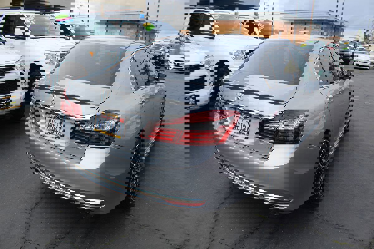 Used 2017 Honda Accord Sport image 7