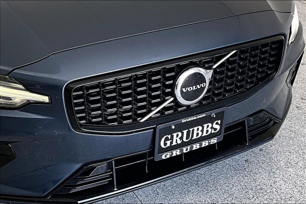 Used 2025 Volvo S60 B5 Core FWD image 36