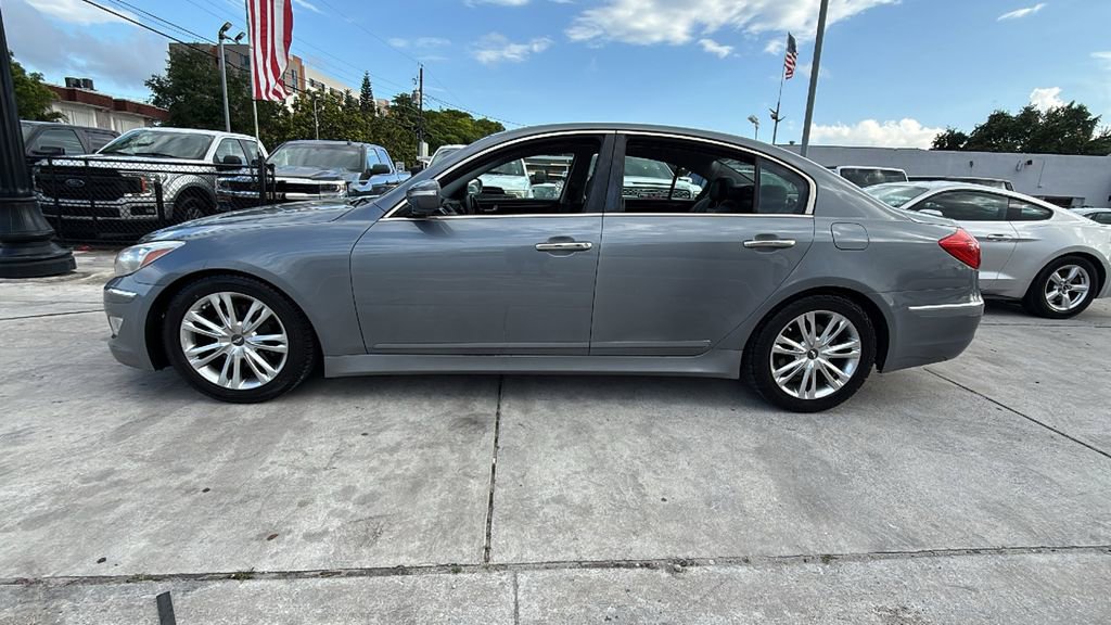 Used 2014 Hyundai Genesis 3.8 RWD image 10