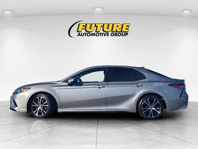 Used 2019 Toyota Camry SE w/ Accessory Appearance Package image 9