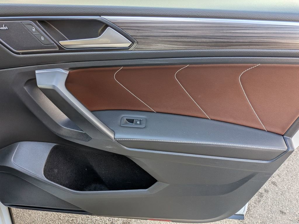 Used 2022 Volkswagen Tiguan SEL R-Line image 34