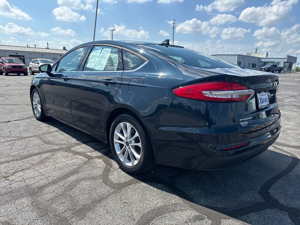 Used 2020 Ford Fusion SE FWD image 2