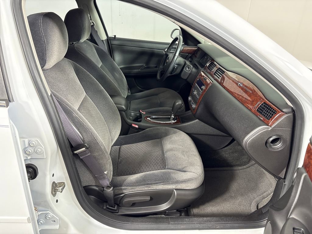 Used 2011 Chevrolet Impala LT FWD image 6