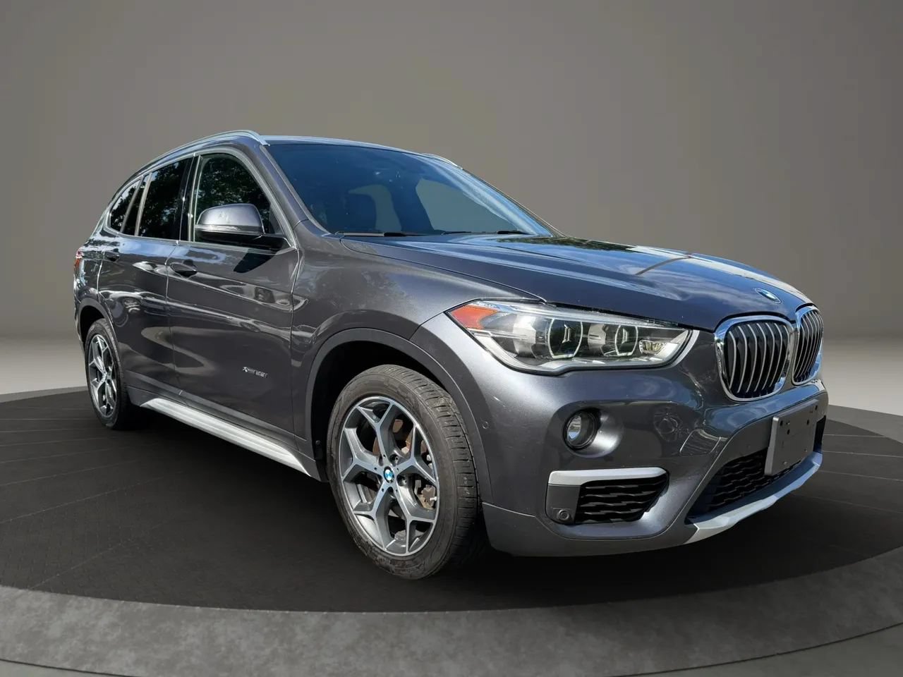 Used 2017 BMW X1 xDrive28i AWD/4WD image 3