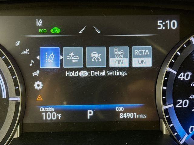 Used 2023 Toyota Highlander LE FWD image 12