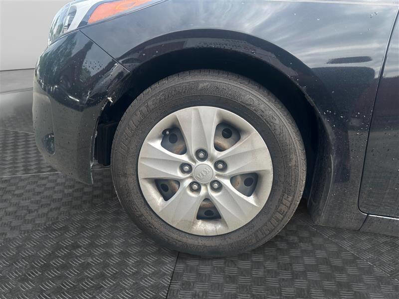 Used 2017 Kia Forte LX image 14