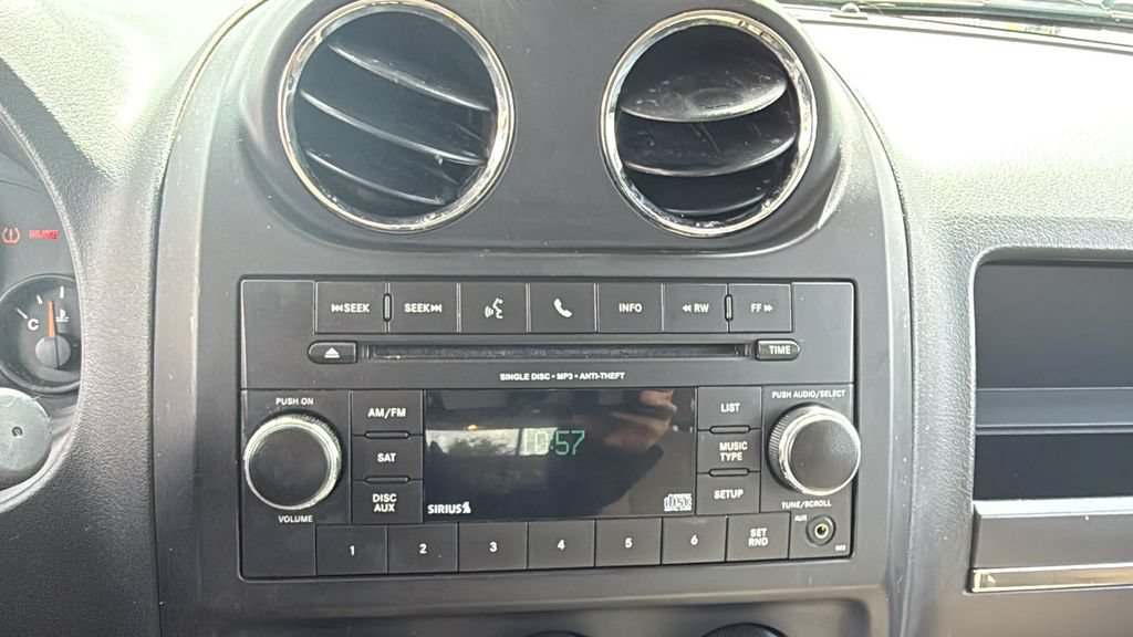 Used 2017 Jeep Patriot Latitude FWD image 34