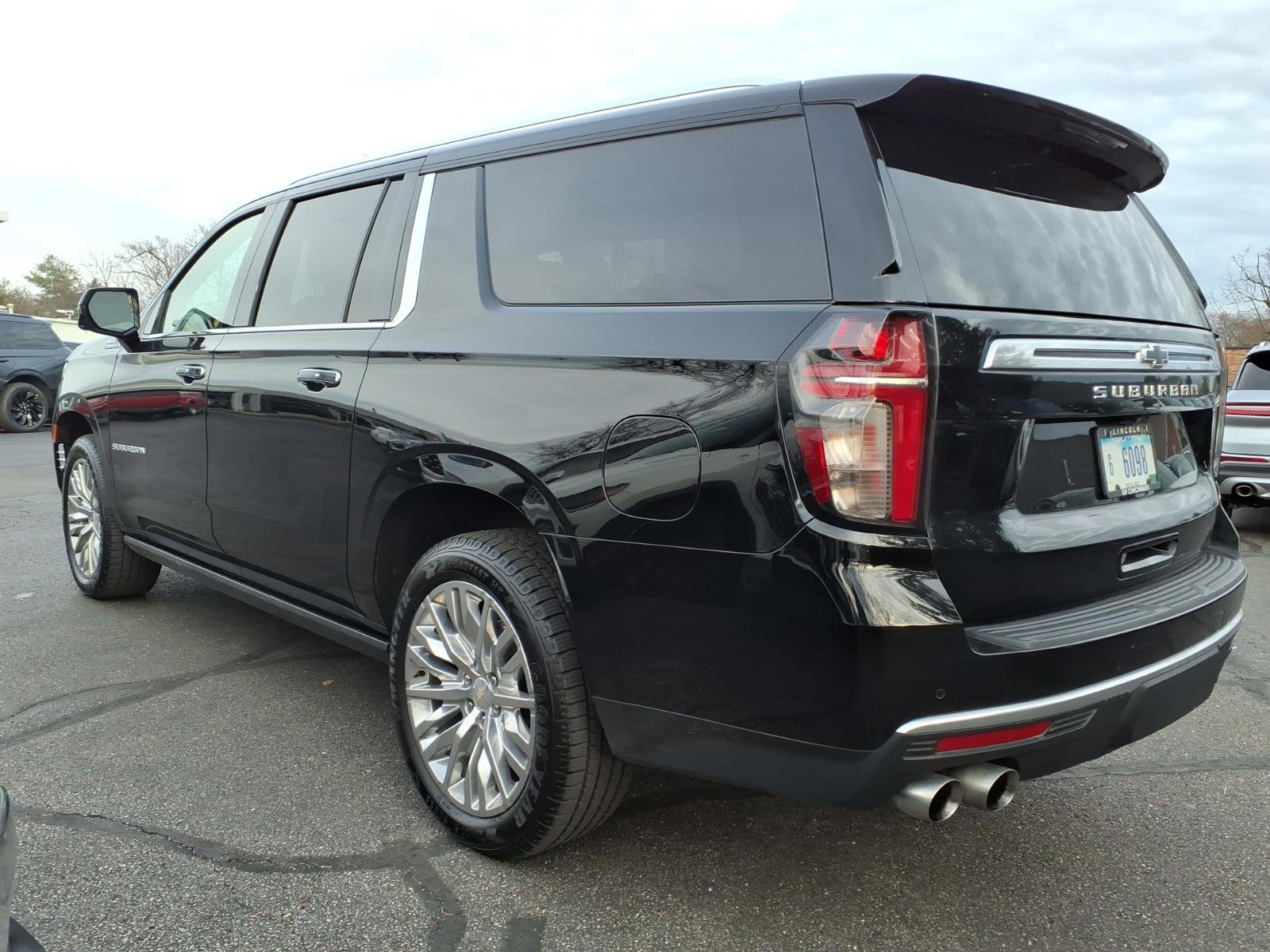 Used 2023 Chevrolet Suburban High Country AWD/4WD image 5