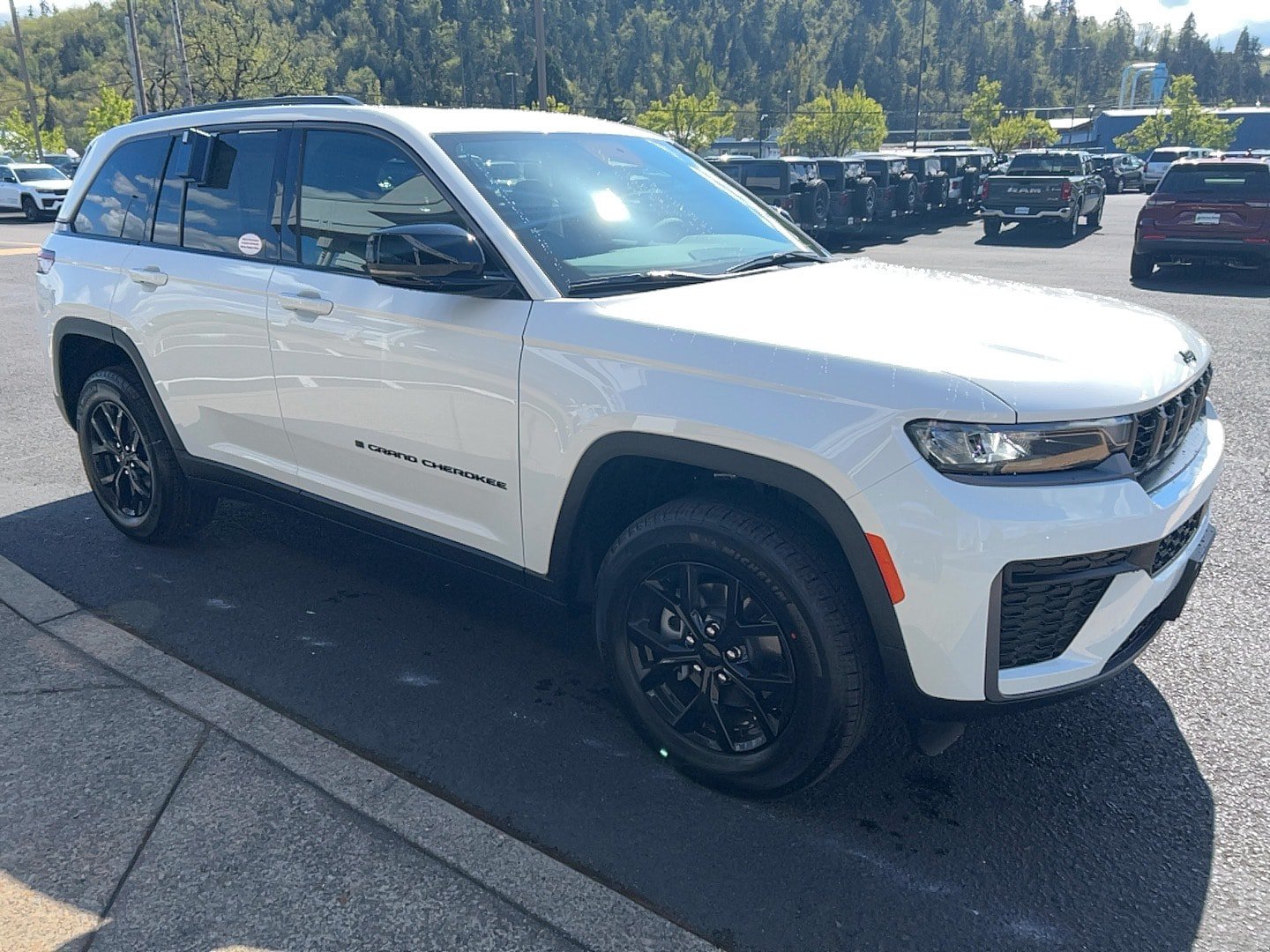 New 2026 Jeep Grand Cherokee Altitude AWD/4WD image 2