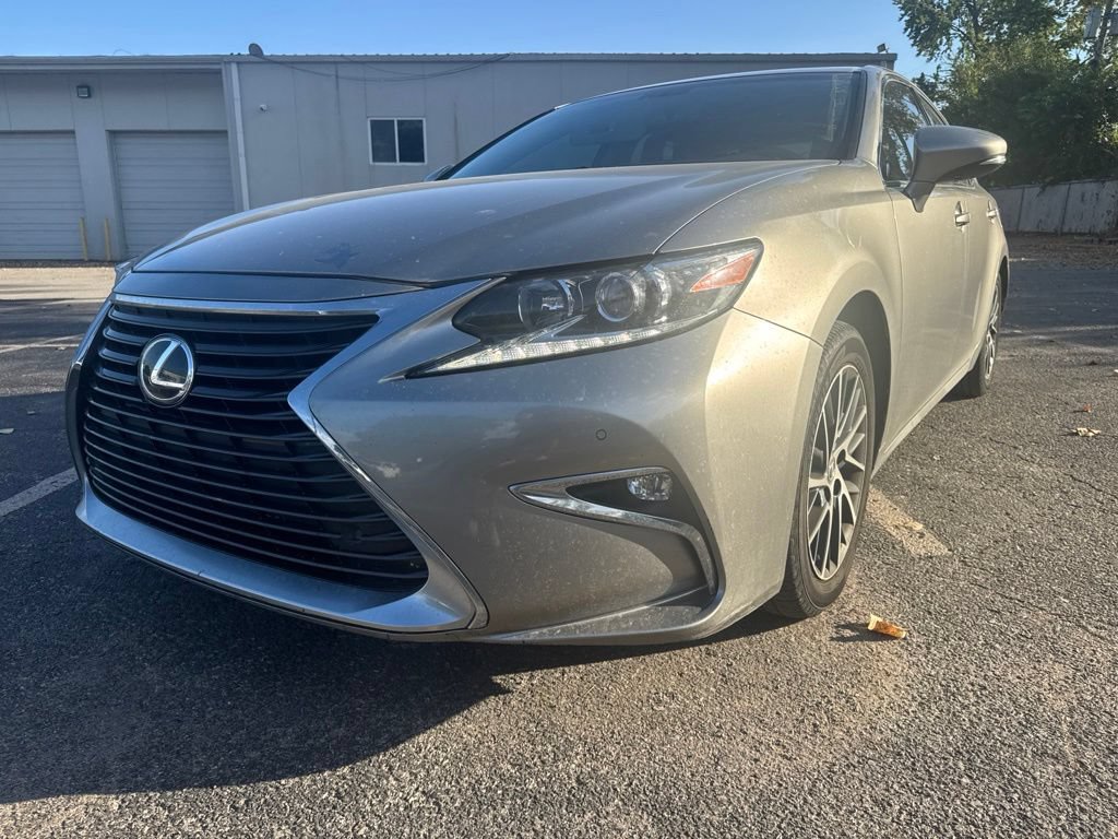 Used 2016 Lexus ES 350 w/ Premium Package w/Wood Trim FWD image 3