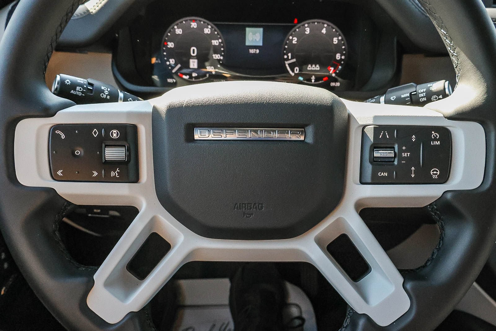 New 2026 Land Rover Defender 110 X-Dynamic SE AWD/4WD image 33