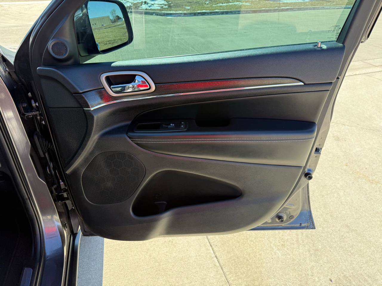 Used 2015 Jeep Grand Cherokee Limited image 26