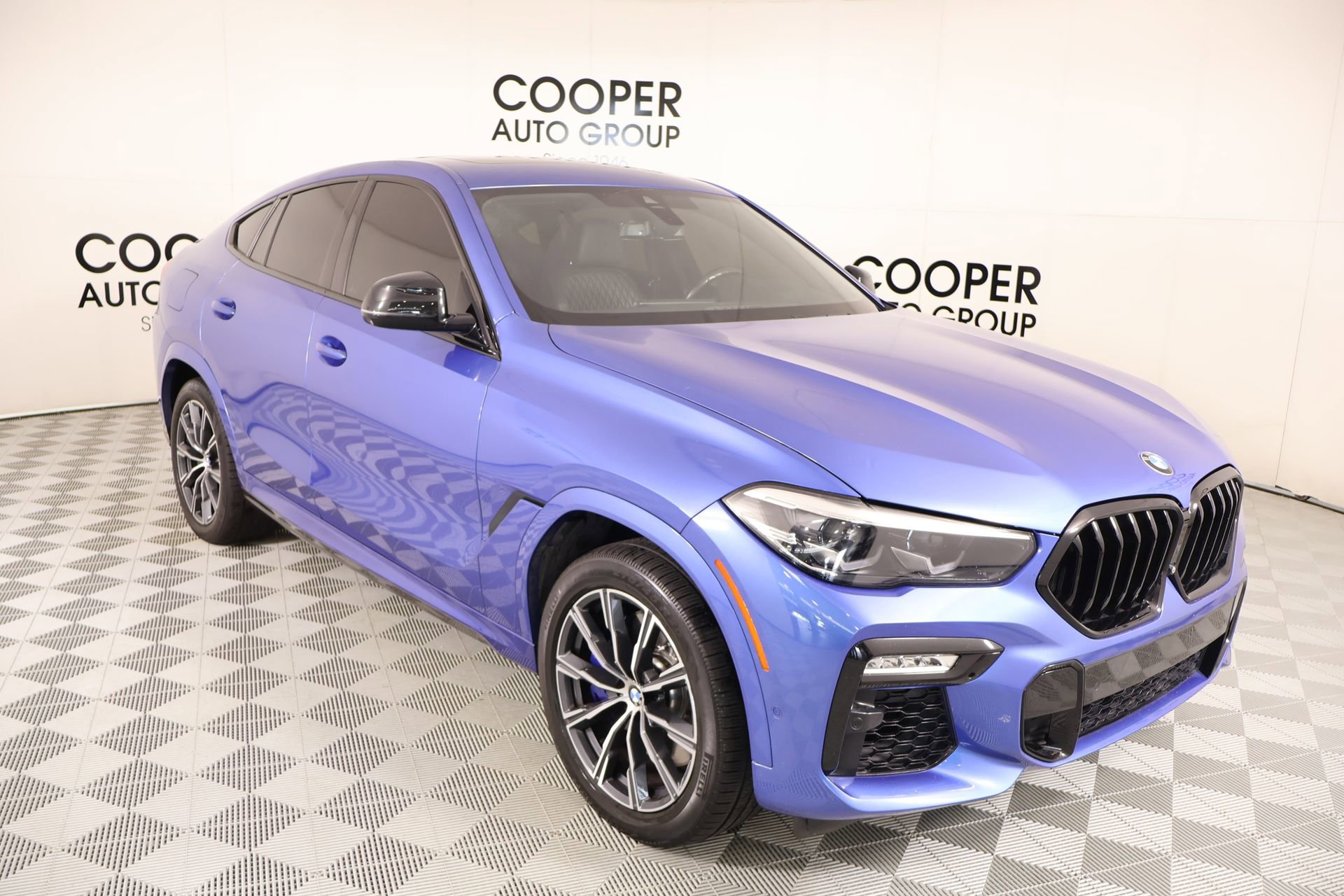 Used 2020 BMW X6 M50i w/ Premium Package AWD/4WD image 1