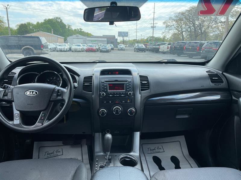 Used 2012 Kia Sorento LX w/ Third Row Pkg FWD image 9