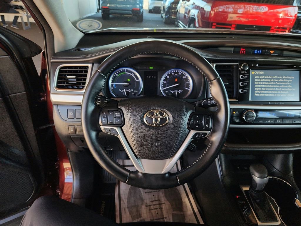 Used 2018 Toyota Highlander XLE image 14