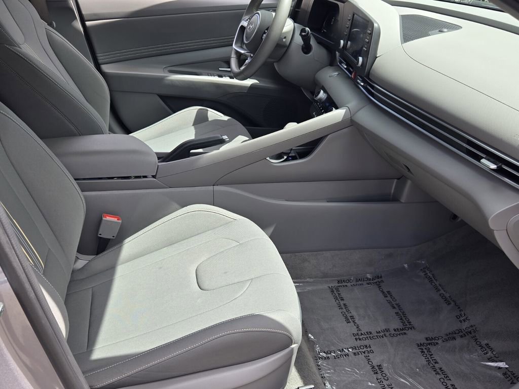 Certified 2025 Hyundai Elantra Sport image 16