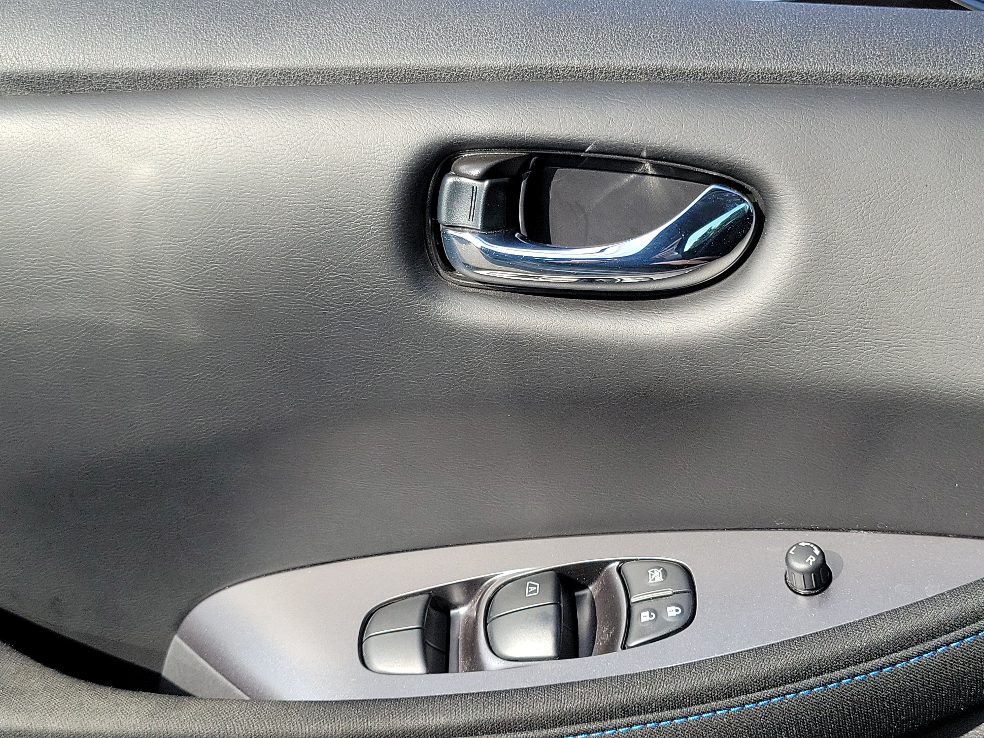 Used 2025 Nissan Leaf S FWD image 17
