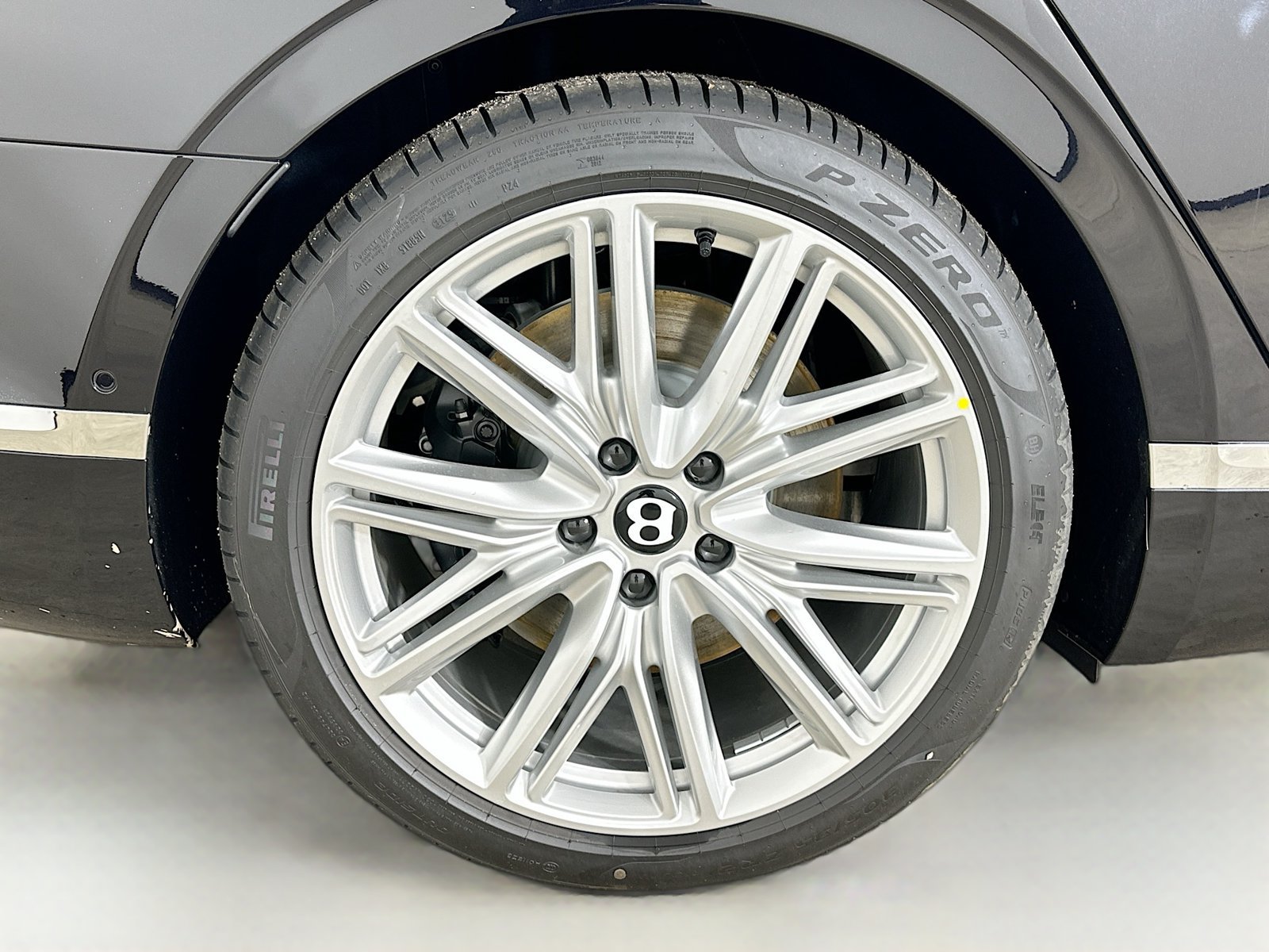 New 2026 Bentley Flying Spur V8 AWD/4WD image 6