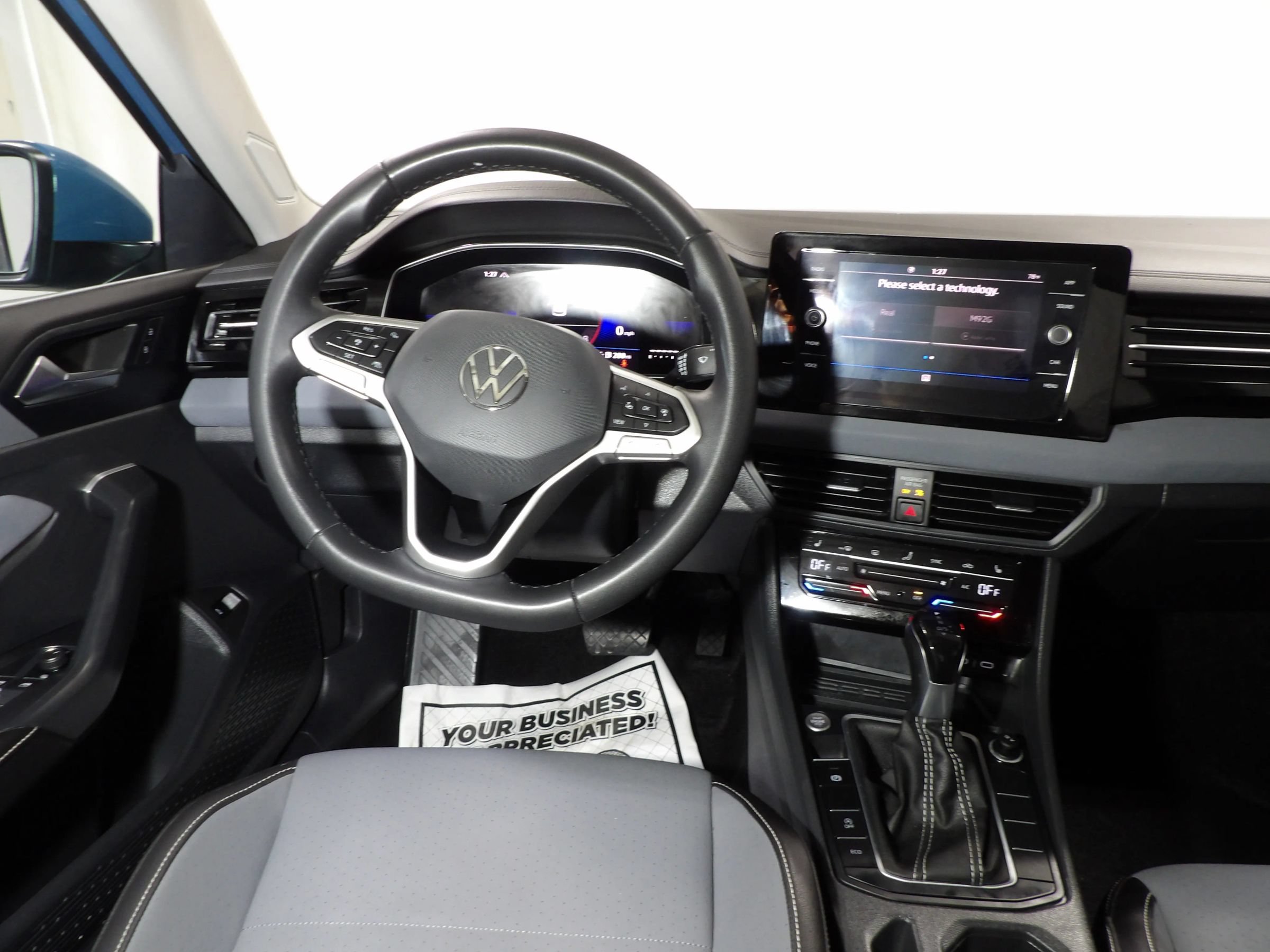 Used 2026 Volkswagen Jetta SE FWD image 16