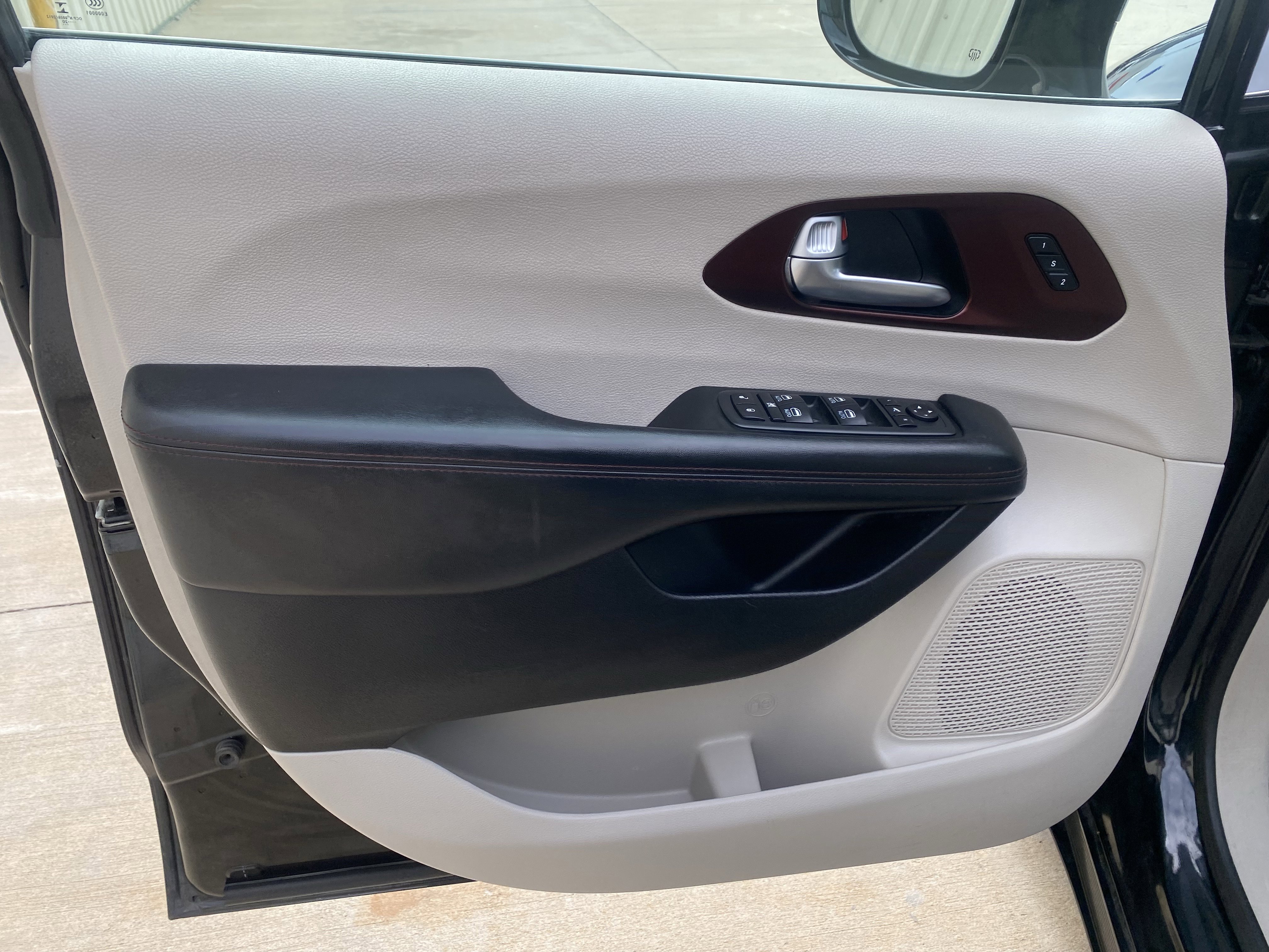 Used 2020 Chrysler Pacifica Limited image 12