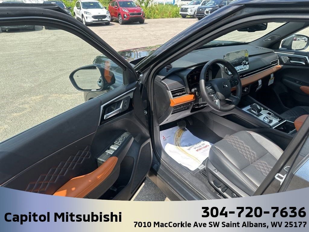 New 2025 Mitsubishi Outlander SEL image 23