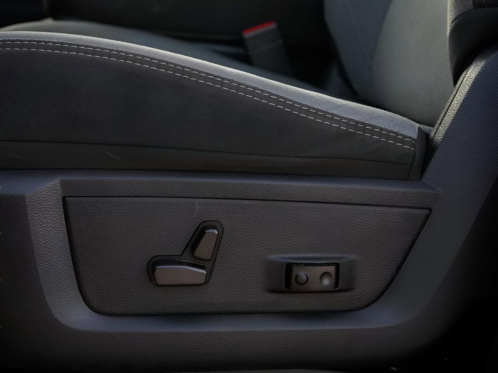 Used 2024 RAM 3500 Big Horn image 16