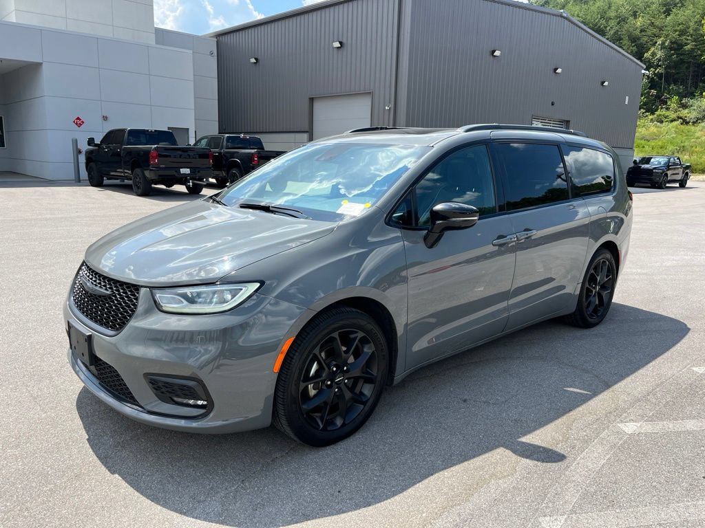 Used 2025 Chrysler Pacifica Limited FWD video 1