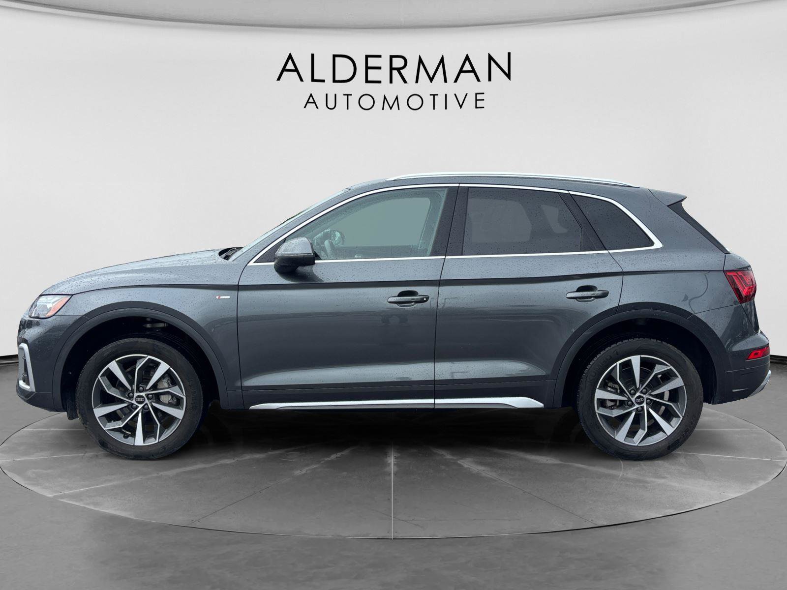 Used 2023 Audi Q5 2.0T Premium Plus w/ Premium Plus Package AWD/4WD image 2