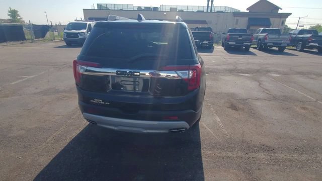 Certified 2023 GMC Acadia SLE w/ Driver Convenience Package FWD image 8