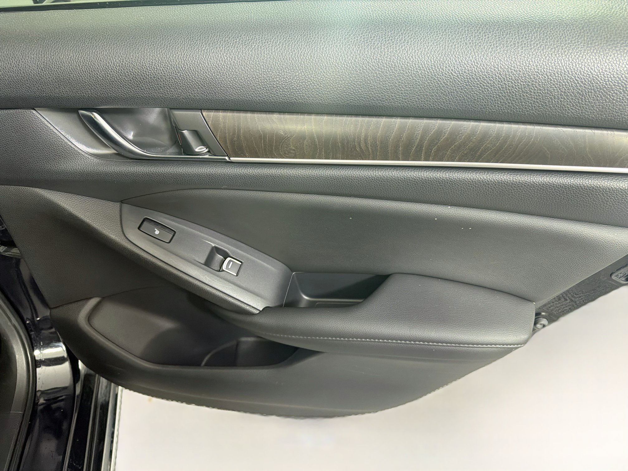 Used 2020 Honda Accord Touring image 29