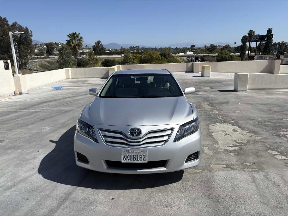 Used 2010 Toyota Camry LE FWD image 4