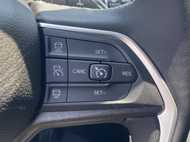 Used 2025 Jeep Grand Cherokee L Limited w/ Luxury Tech Group II AWD/4WD image 19