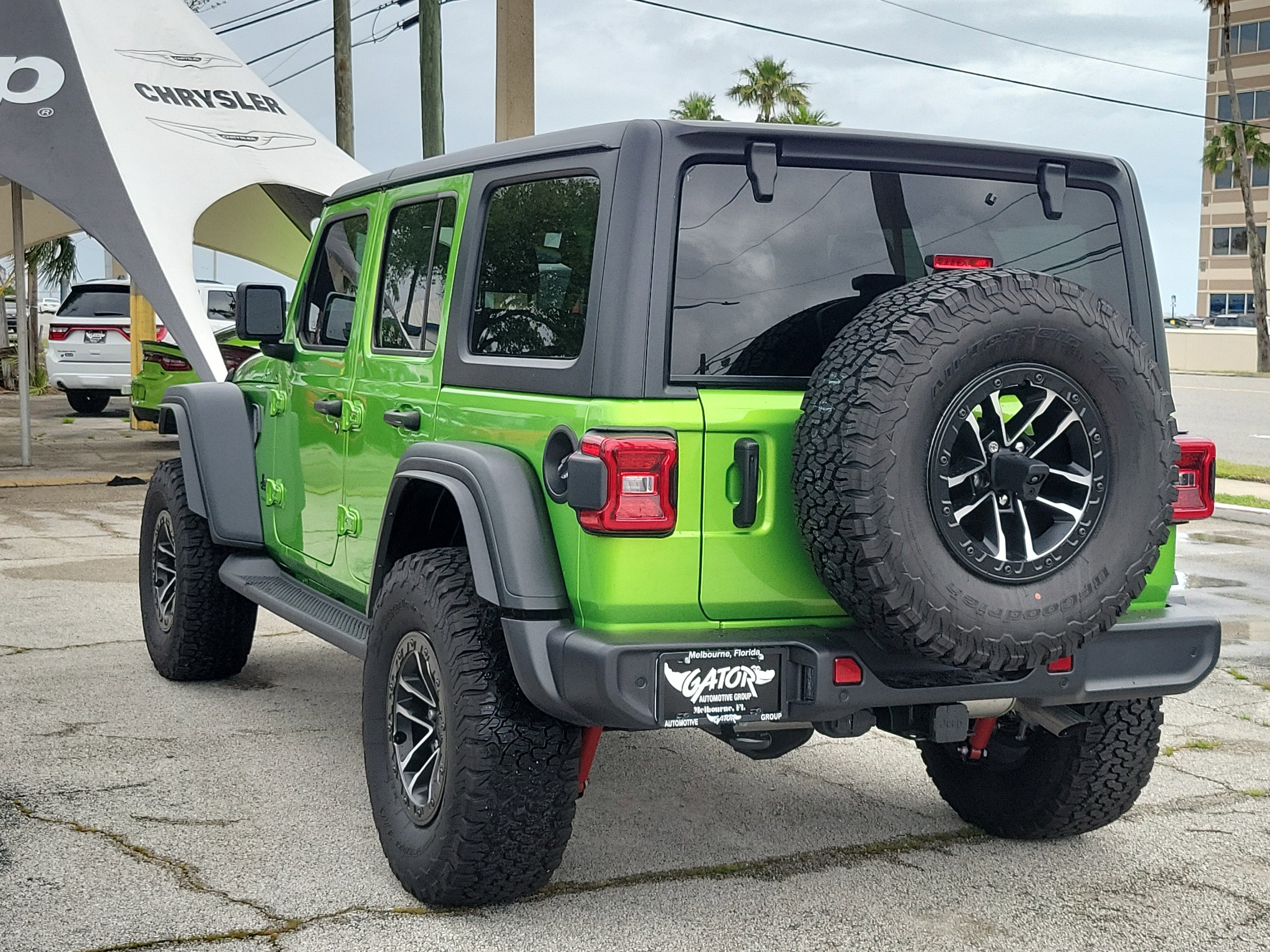 Used 2025 Jeep Wrangler Willys AWD/4WD image 3