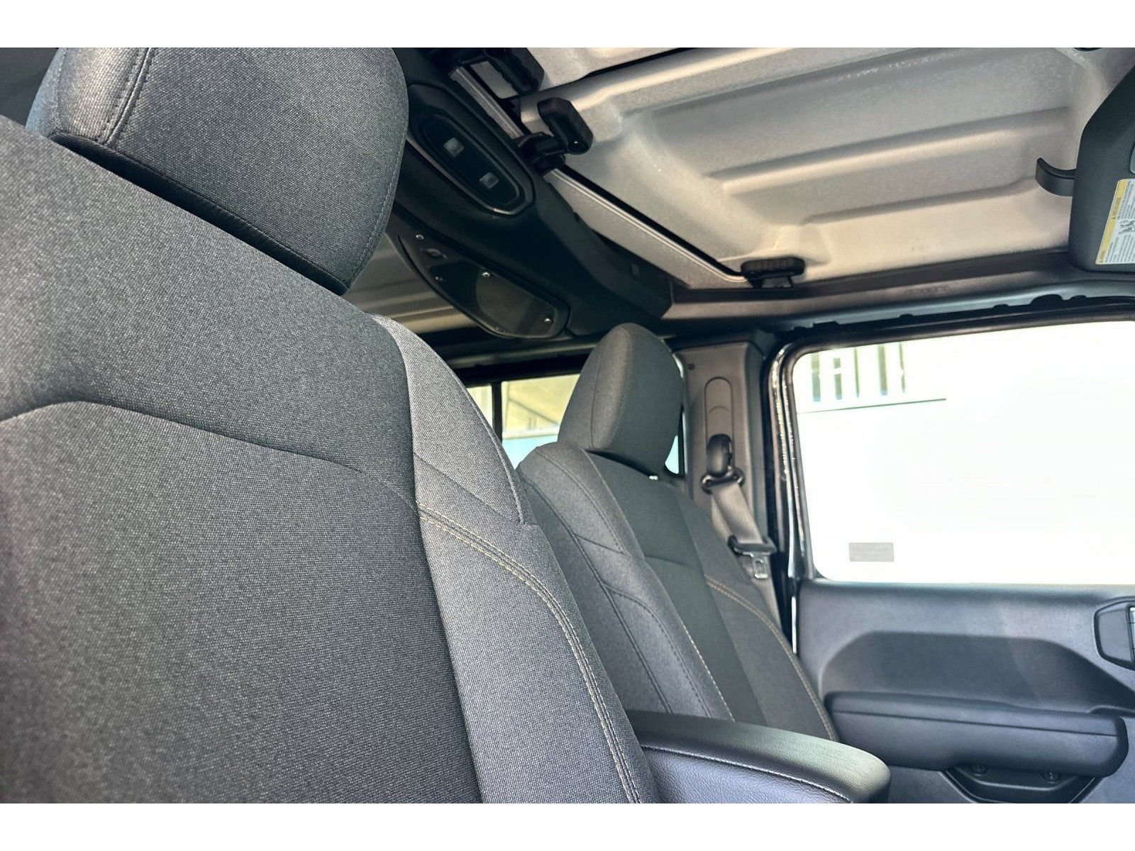New 2026 Jeep Gladiator Sport AWD/4WD image 17