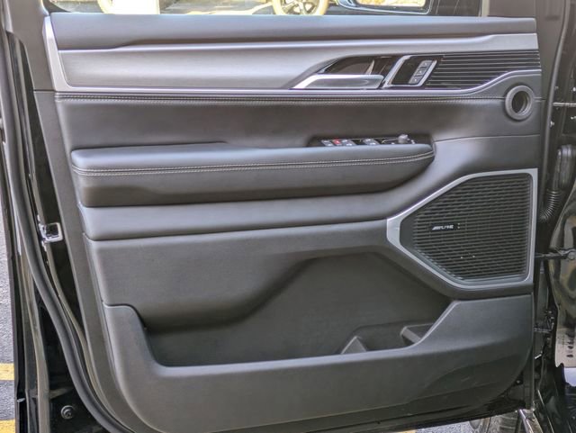 New 2026 Jeep Grand Wagoneer Summit image 44