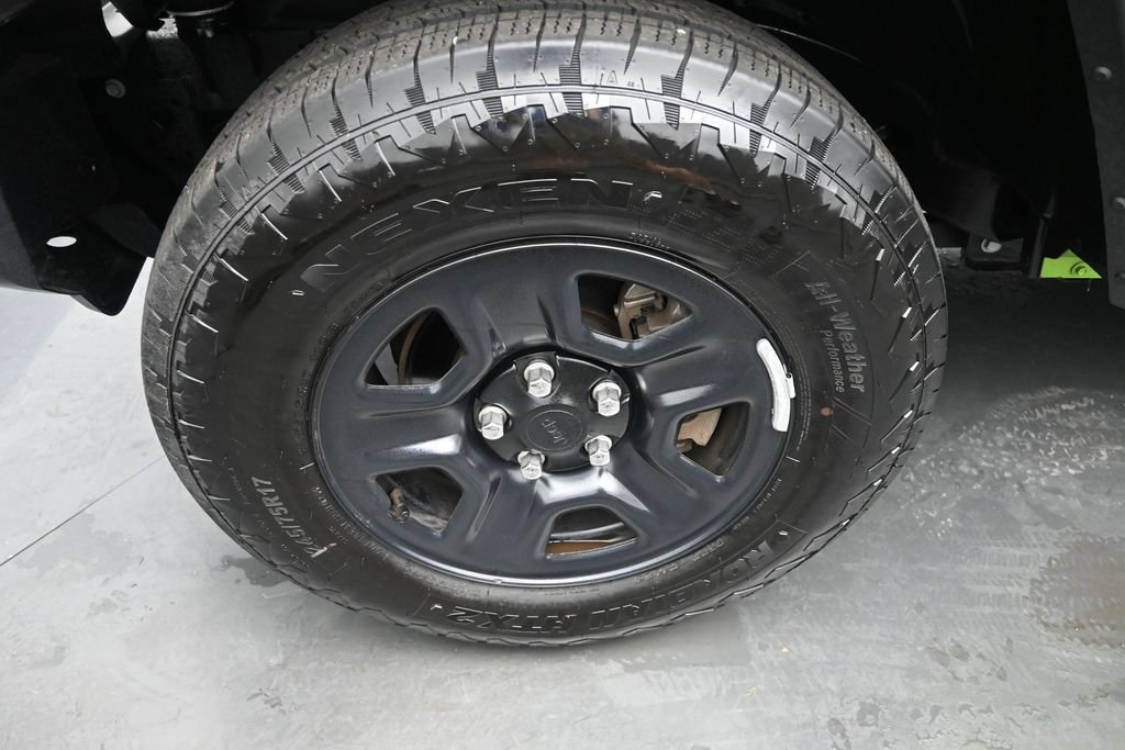 Used 2025 Jeep Wrangler Sport AWD/4WD image 33