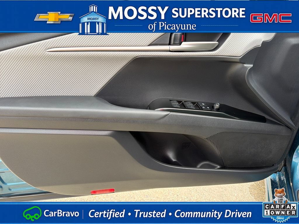 Used 2025 Toyota Camry SE w/ Convenience Package FWD image 15