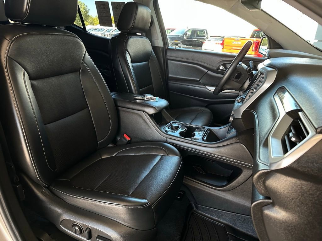 Certified 2023 GMC Acadia SLT w/ Preferred Package image 18