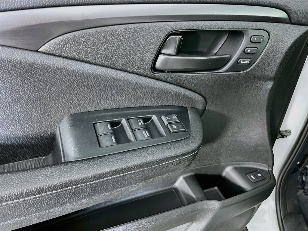 Used 2023 Honda Passport EX-L image 25