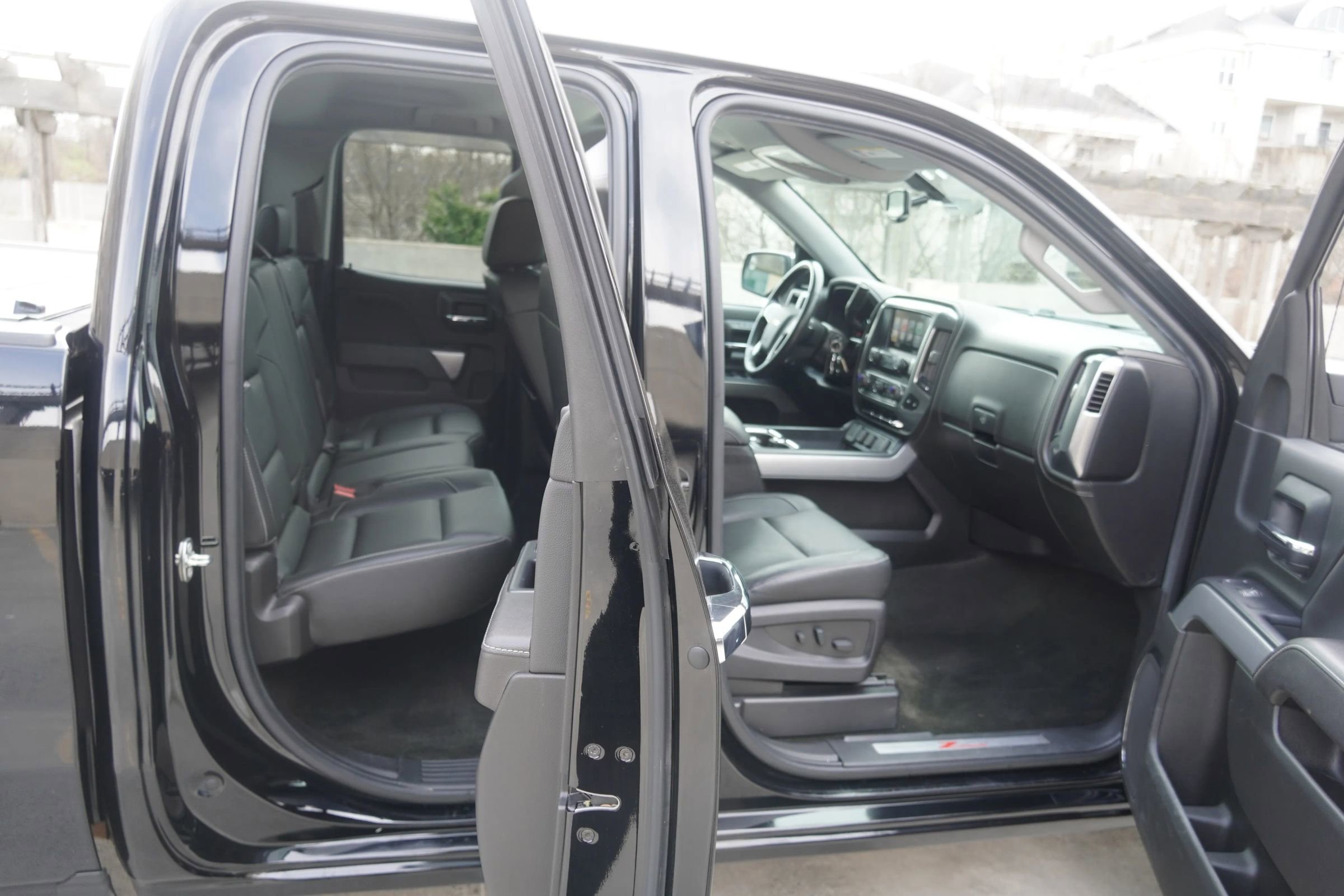 Used 2017 Chevrolet Silverado 1500 LTZ Z71 AWD/4WD image 33