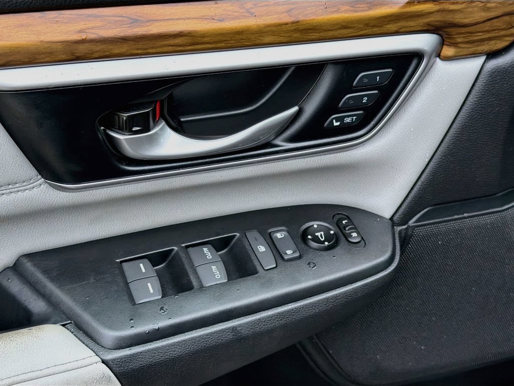 Used 2018 Honda CR-V Touring image 23