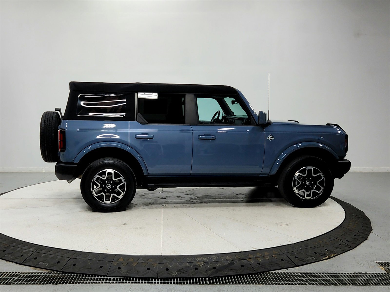 Used 2023 Ford Bronco Outer Banks image 8