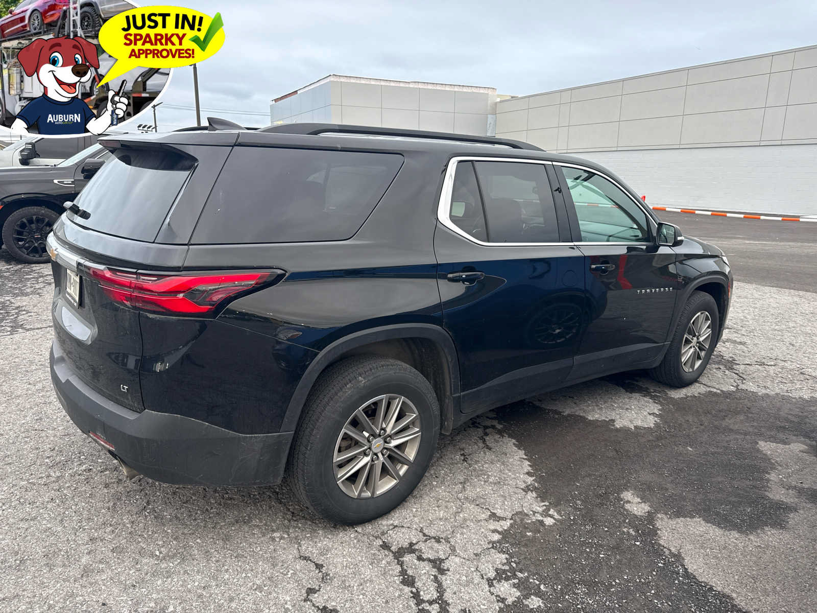 Used 2023 Chevrolet Traverse LT AWD/4WD image 3